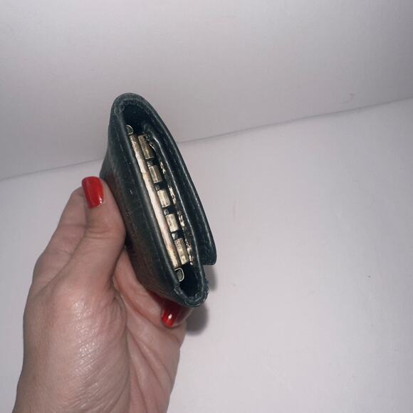 LOUIS VUITTON Key Case M63822 Epi Leather Black 4 Key Holder Multicle Noir matte - Picture 3 of 8